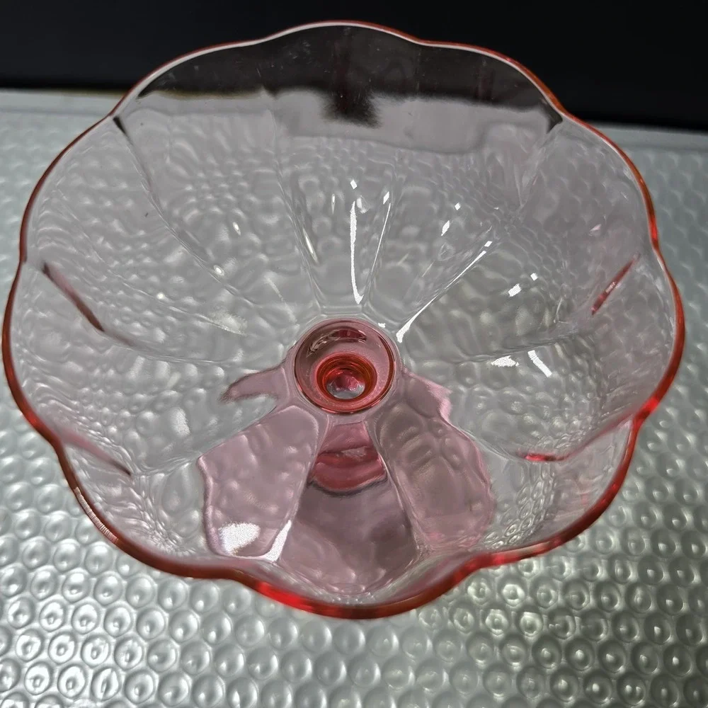 The Wine Savant Flower Shaped Coupe Glass Wavy Pedals Pink